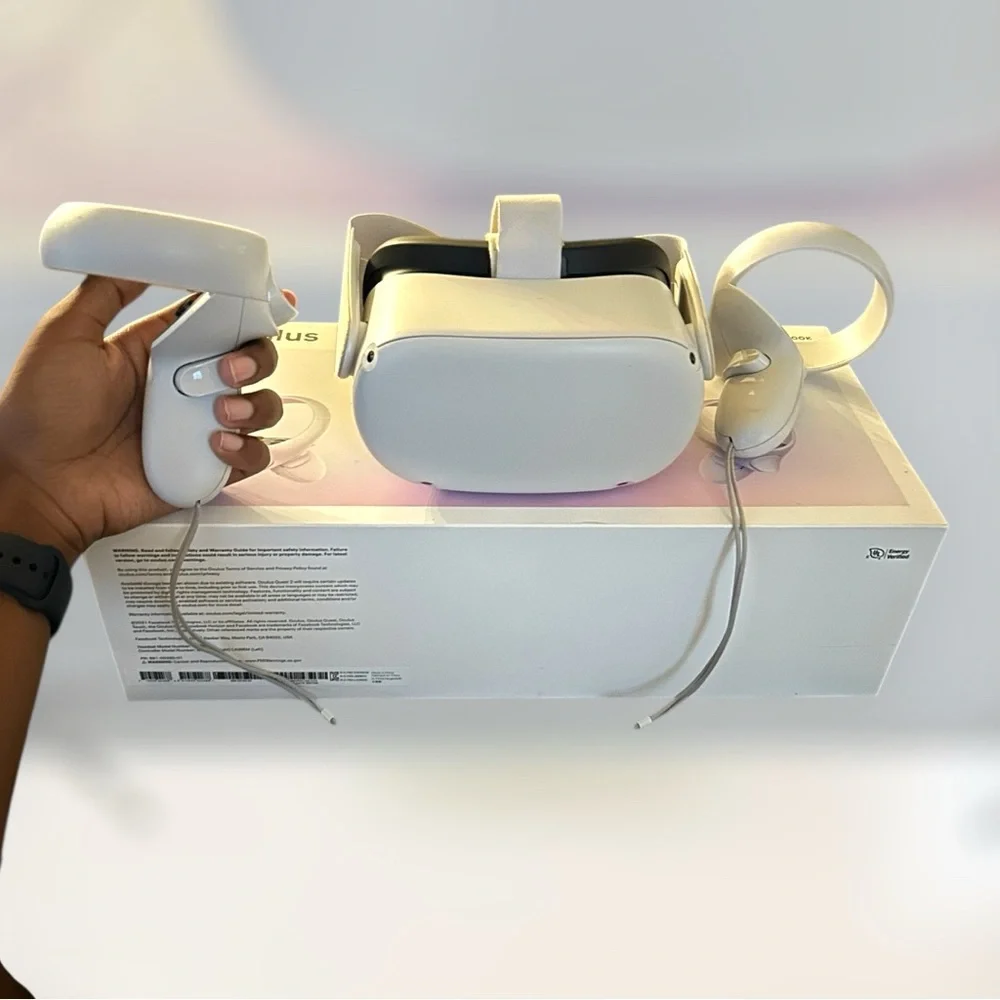 Oculus White Standalone VR Headset with Touch Controllers